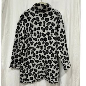 Tahari Snow Leopard Print Mock Neck Size Small Sweater
